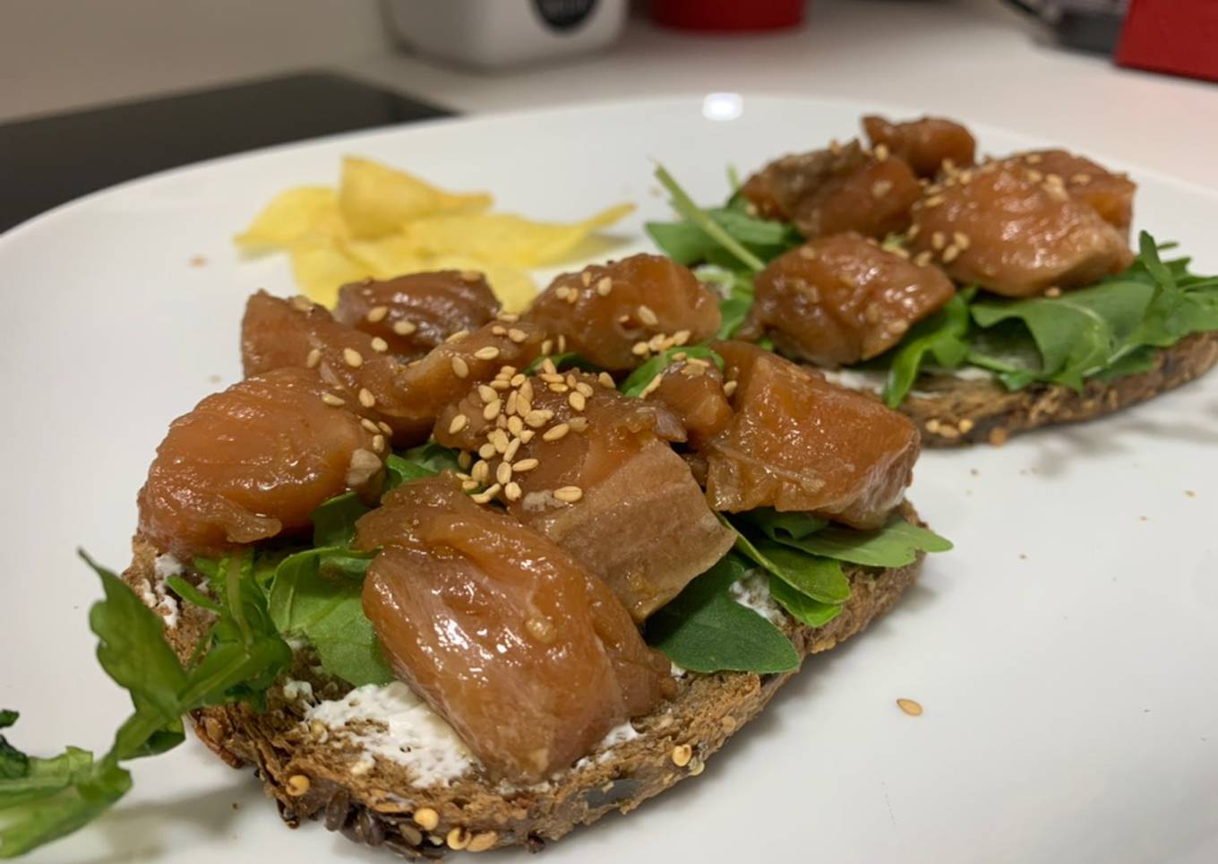Tostas de salmón marinado