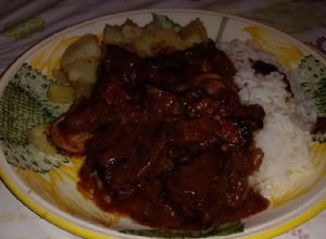 Foto de Boeuf Bourguignon (carne ao vinho tinto)