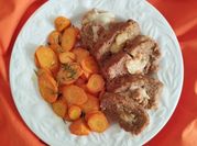 Una foto di carne macinata rosmarino