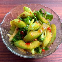 A picture of Spicy Quick Pickled Celery with Sesame Oil.