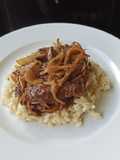 Boeuf sauté aux oignons