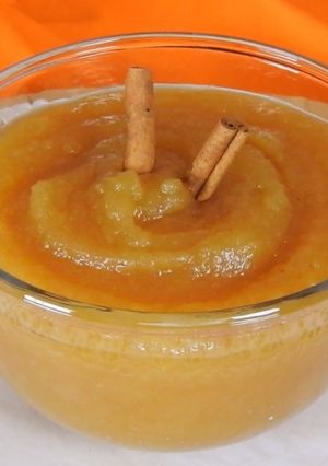 A picture of How to Make Delicious Applesauce (Quick & Easy Recipe).