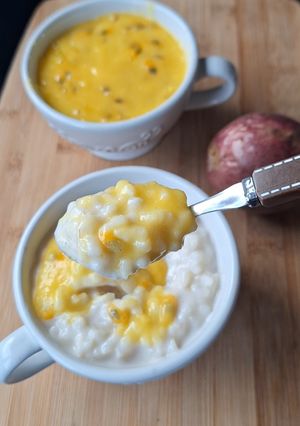 Une photo de Riz au lait coulis mangue, passion