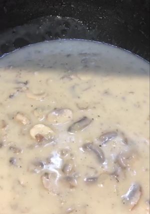 A picture of Mushroon Gravy for Poutine.