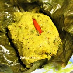 A picture of Oal Paturi (Elephant Yam steam cooked in Banana Leaf - Bengali style).