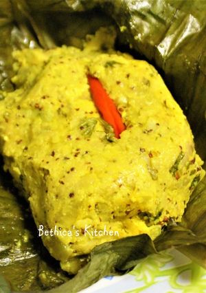 A picture of Oal Paturi (Elephant Yam steam cooked in Banana Leaf - Bengali style).