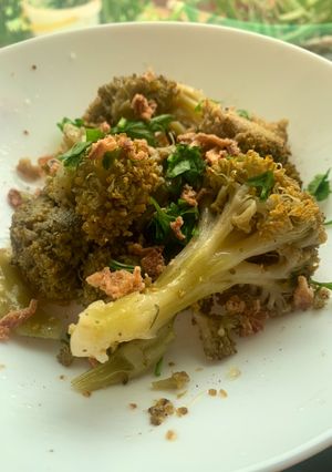 Une photo de Salade brocoli oignons grillés 🥦