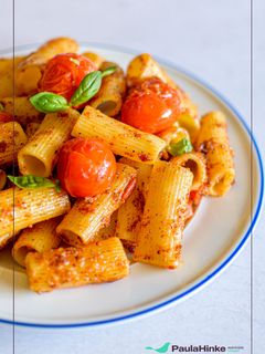 Una foto de Pasta al pesto rojo ❤ Sin lácteos 🌿