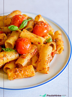 Una foto de Pasta al pesto rojo ❤ Sin lácteos 🌿