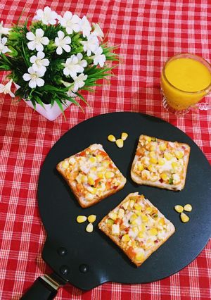 A picture of Paneer Chilli Toast.