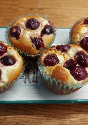 Krémes- túrós cseresznyés muffin recept fotója