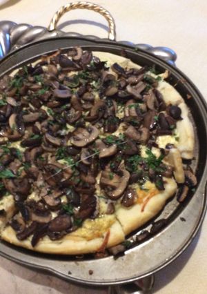 Una foto de Pizza 🍕 con champiñones portobellos