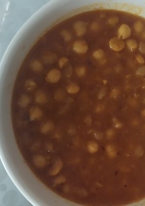 A picture of White beans with gravy.