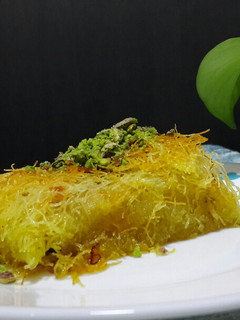عکسی از دستور کونفه یا کنافه پنیری (_peynirli künefe Cheese Kunafa)