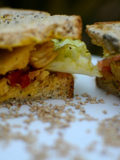 Una foto de Sándwich de pollo al curry