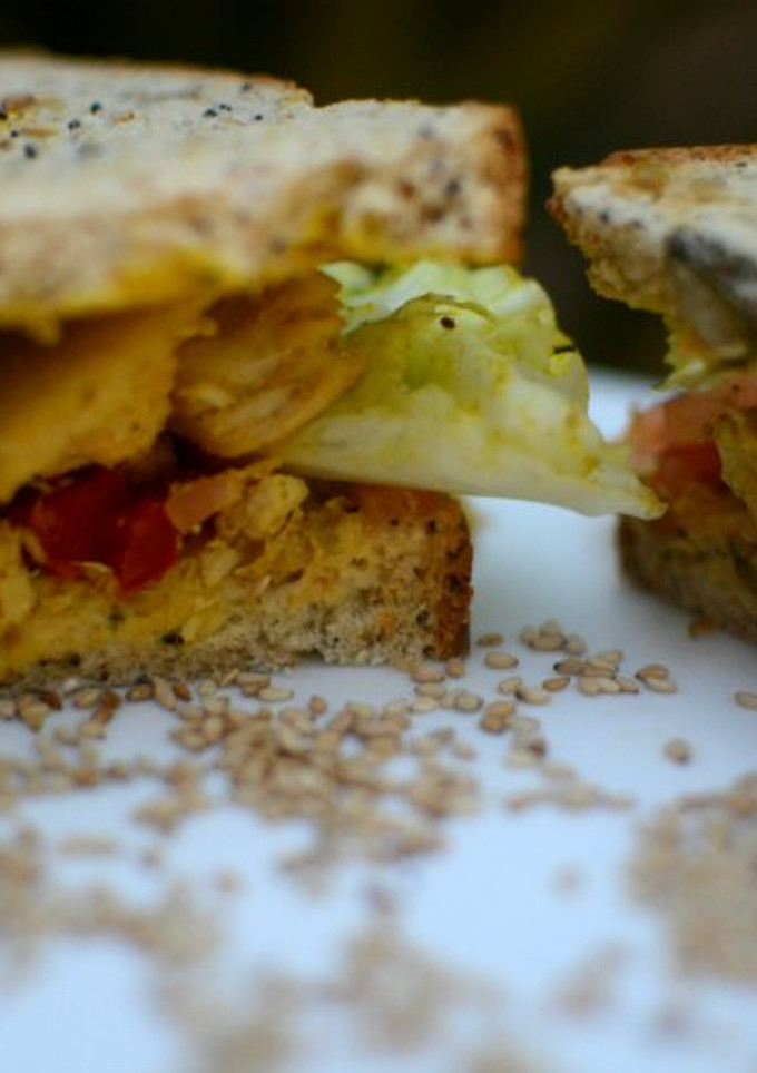 Una foto de Sándwich de pollo al curry