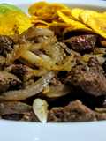 HÍGADO Encebollado con Chips de Plátano (tajadas)😍