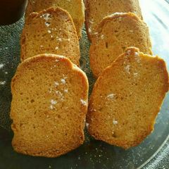 A picture of Suji biscuits.