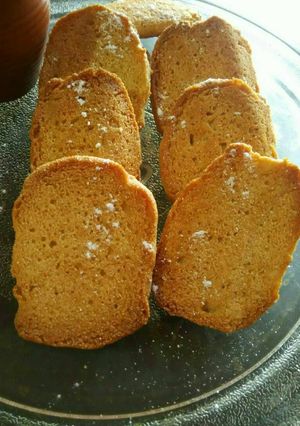 A picture of Suji biscuits.