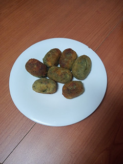 Una foto de Croquetas de espinacas, zanahoria y jamón serrano