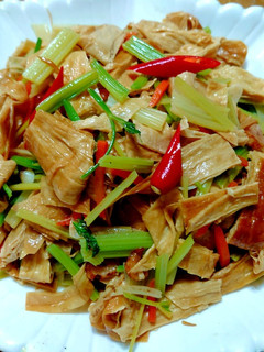 芹菜炒煙燻豆包 的食譜成品照片