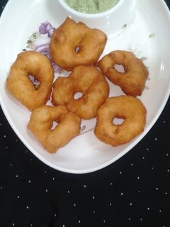 मेंदू वडा (medu vada recipe in marathi) रेसिपी चे मुख्य फोटो 