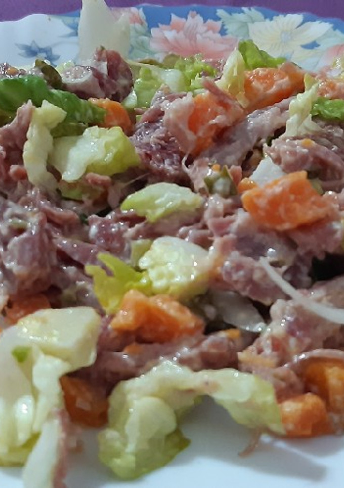 Una foto de Codillo de cerdo en ensalada
