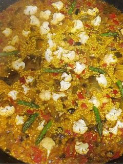 Una foto de Paella de verduras