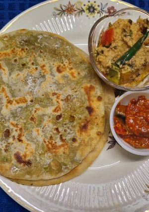 A picture of Matar Paratha.