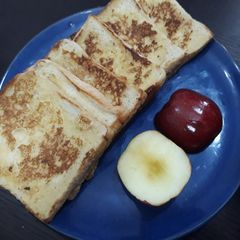 A picture of French Toast.