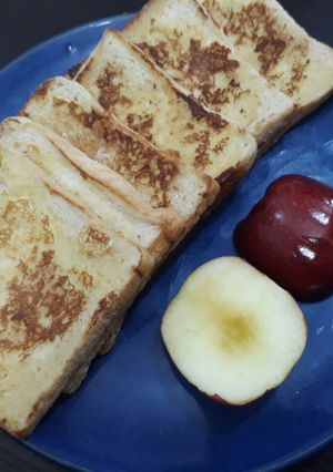 A picture of French Toast.