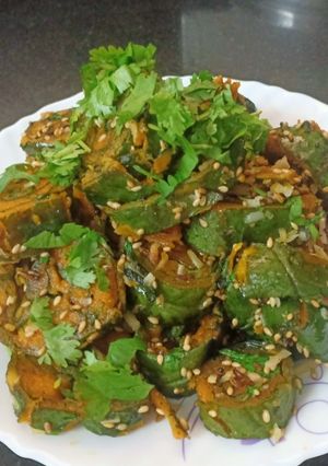 પાત્રા(patra recipe in Gujarati) રેસીપી મુખ્ય ફોટો