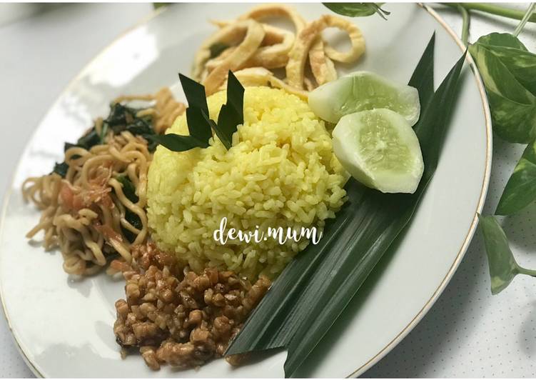 Nasi kuning gurih dan simpel