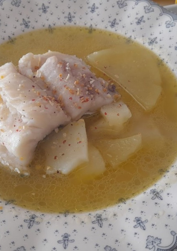 Una foto de Emblanco -sopa de pescado andaluza-