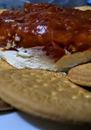 Una foto de DIPS De Queso Crema y Tomates🍅 Caramelizados