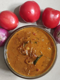 தக்காளி,வெங்காயக்குழம்பு (Tomato,Onion Gravy recipe in tamil) செய்முறை முக்கிய புகைப்படம்