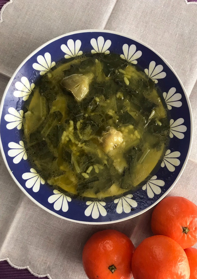 Una foto de Sopa vegetariana 🌱 de acelgas silvestres con arroz