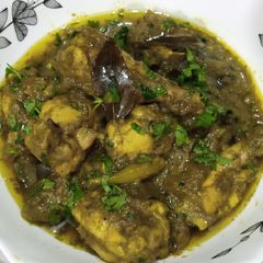 A picture of Green Masala Chicken Curry.