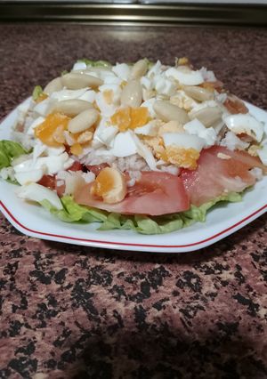 Foto principal de Ensalada de merluza, almendras y huevo