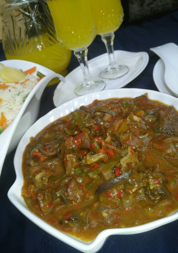 A picture of Curry beef souce.