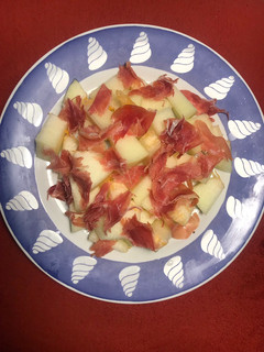 Una foto de Melón con jamón serrano
