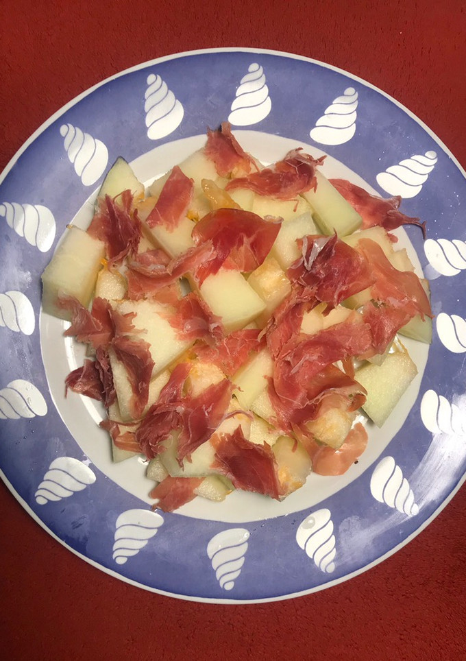 Una foto de Melón con jamón serrano