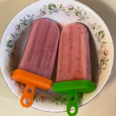Easy Strawberry popsicle A picture of Easy Strawberry popsicle.