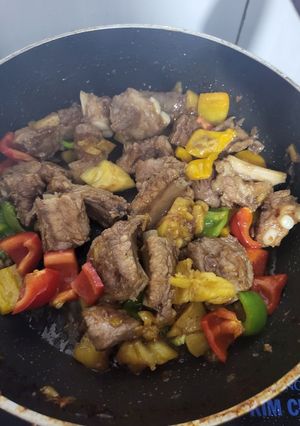 Hình của món Sườn xào chua ngọt.