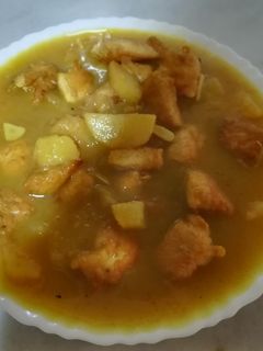 Una foto de Pollo con patatas al ajo y al limón