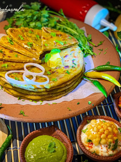 આલૂ પરાઠા(Aalu Parotha Recipe in Gujarati) રેસીપી મુખ્ય ફોટો