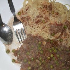 Spaghetti served with minced meat and peas A picture of Spaghetti served with minced meat and peas.