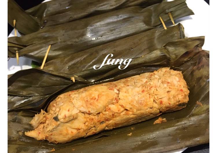 Bagaimana Menyiapkan Pepes Tongkol yang Menggugah Selera