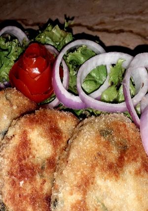 A picture of Chicken cheese potatoes cutlut.