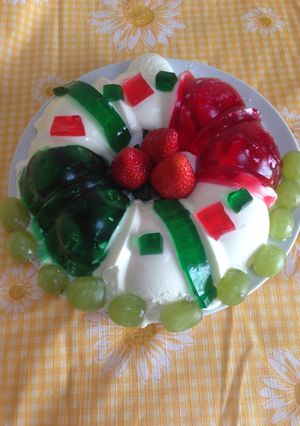Una foto de Gelatina Rosca de reyes con frutas!